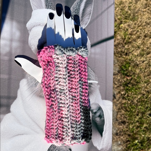 Hand Crafted Pink and Gray Fingerless Gloves - Picture 2 of 3